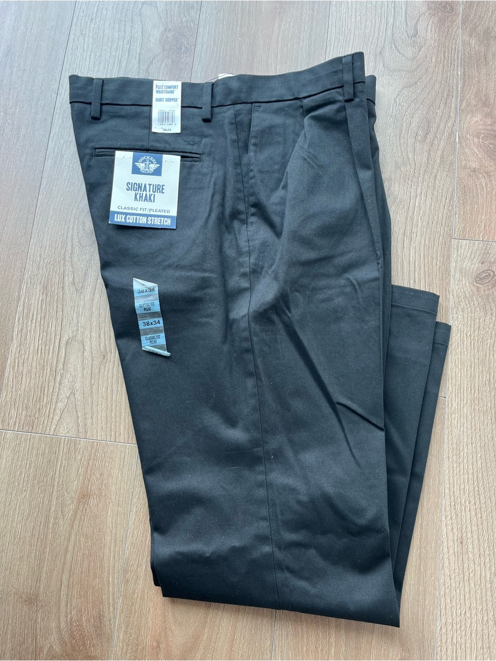 Dockers Men's Signature Khaki Classic Fit, Pleated with Flex Comfort Waist Band